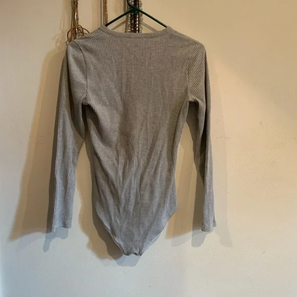 Madewell Ribbed Gray Bodysuit - Picture 4 of 6